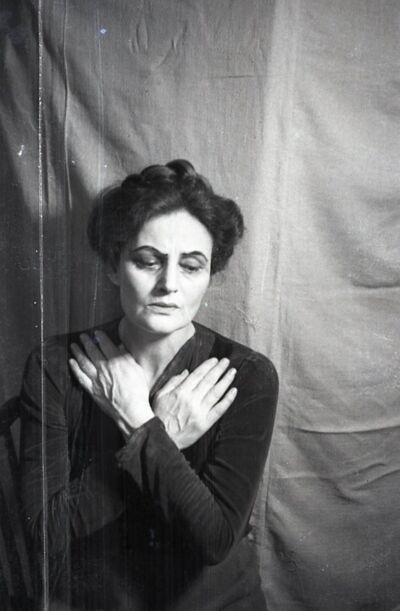 שחקנית בהצגה